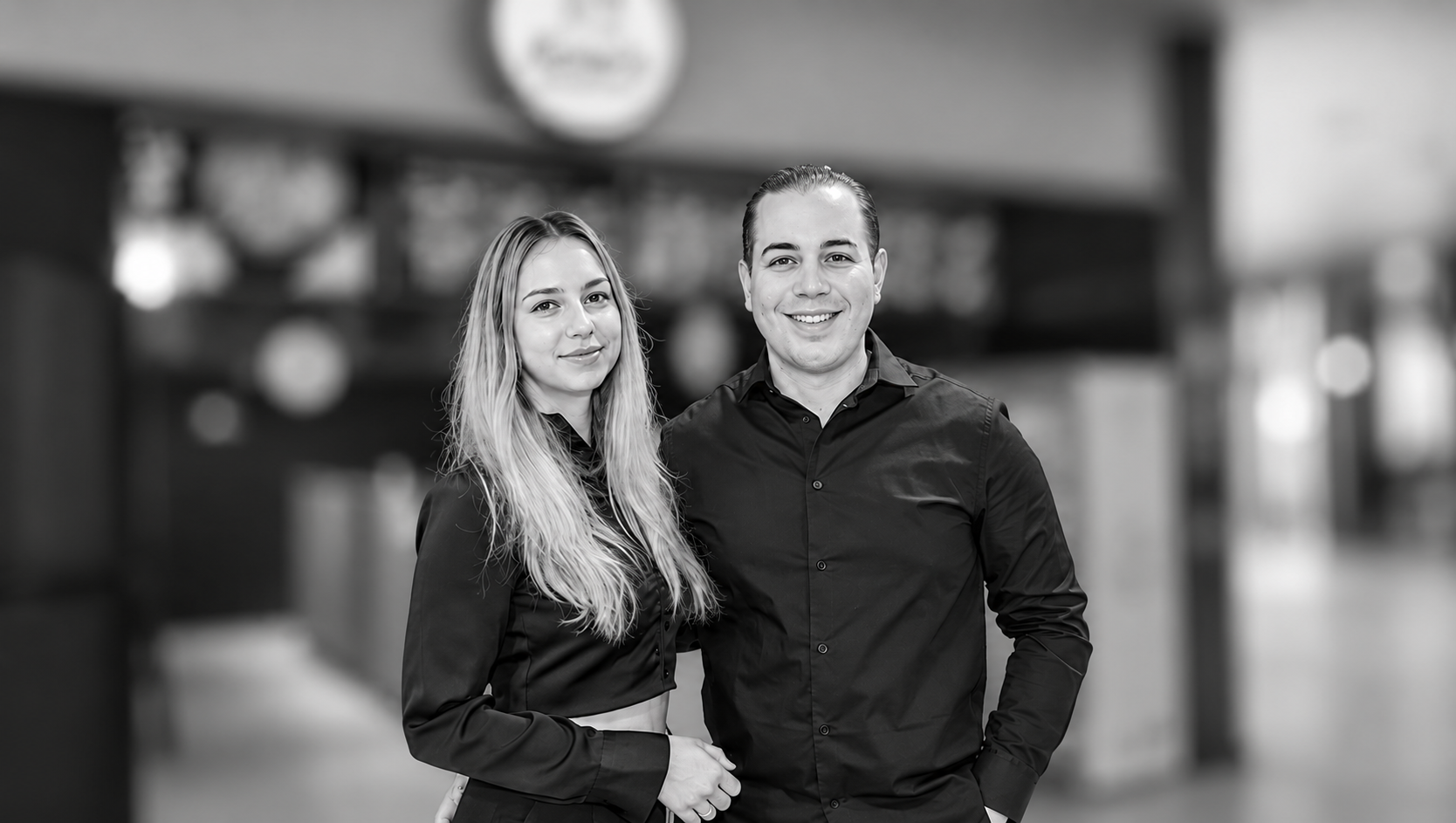 Elena Kaisarevic and Oliver Jalloul in front of a Kaiser's location